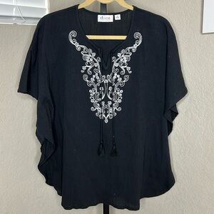 607 - D&Co. NWOT Black/White Boho Top, Size Medium